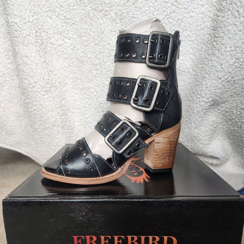 *New* Beautiful Black Blake Freebird Grommet Sandal, Size 9